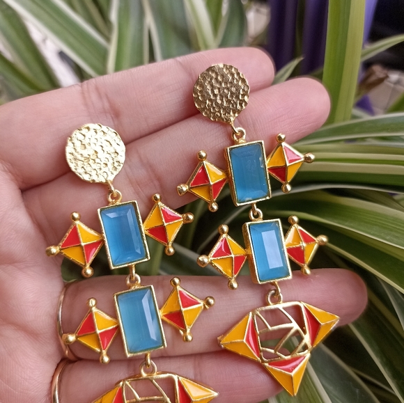 Handmade gold platted stone studded drop earrings - Picture 5 of 12